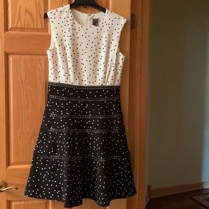 TAYLOR white and black dress